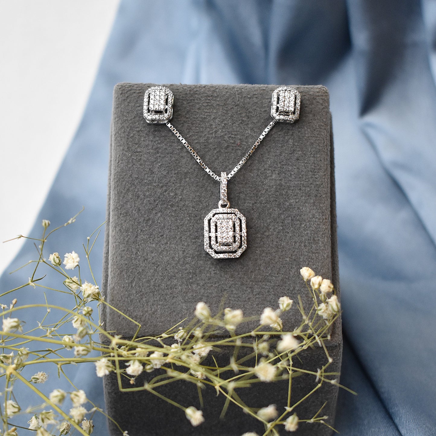 NIA Royal Ember Pendant Set