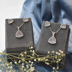 NIA Small Trinity Gleam Pendant Set