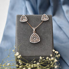 NIA Small Trinity Gleam Pendant Set