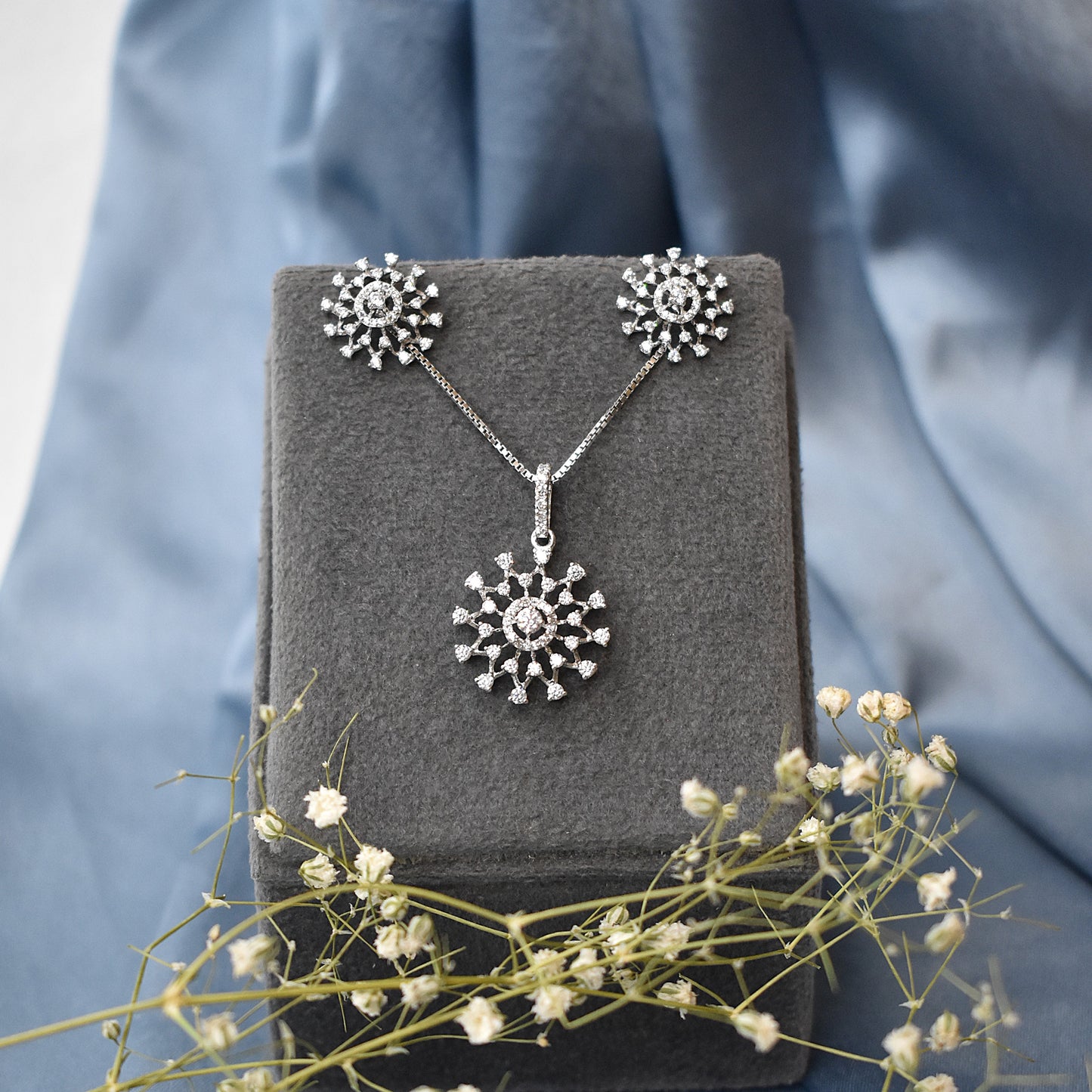 NIA Aurora Glow Pendant Set