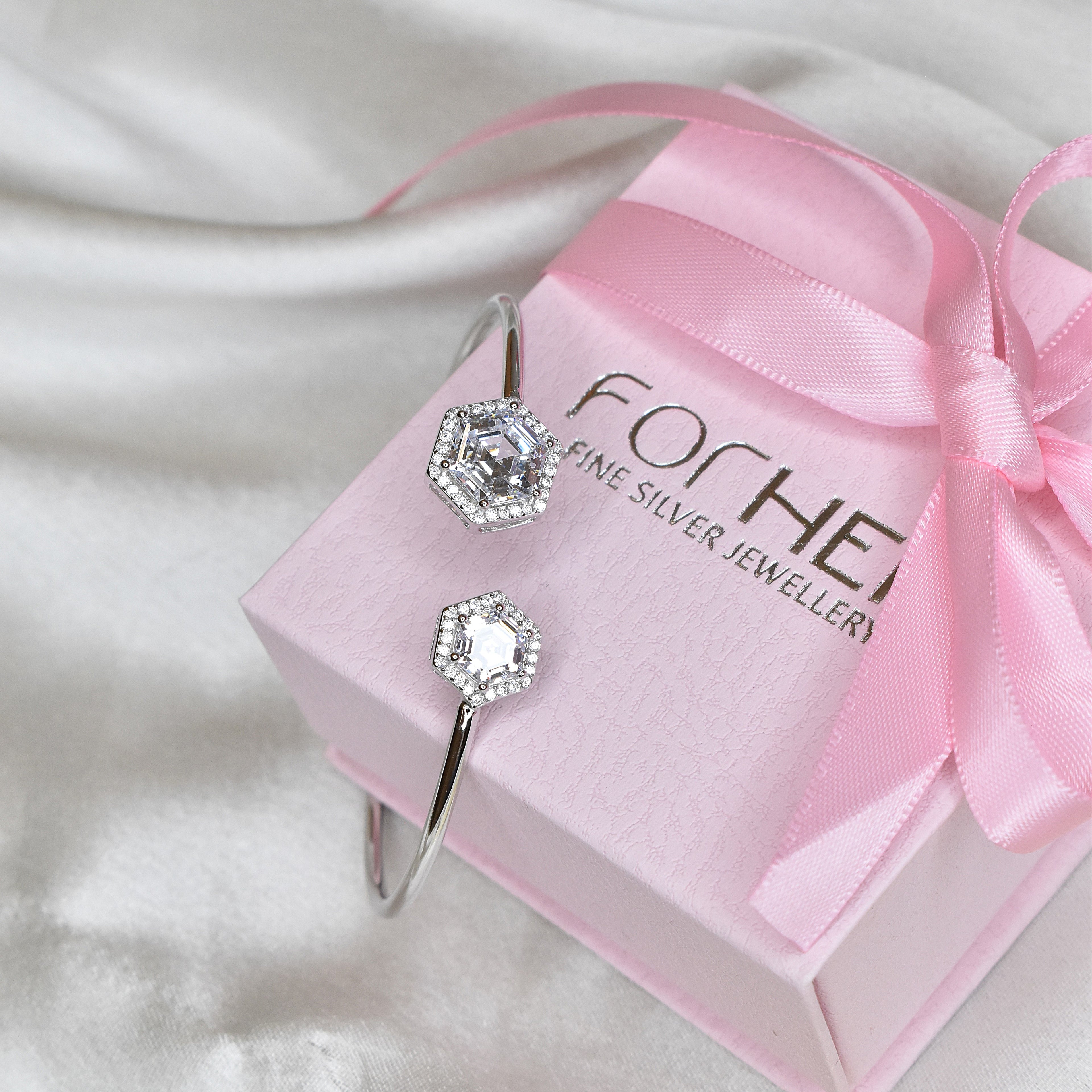 Solitaire Kada Bracelet