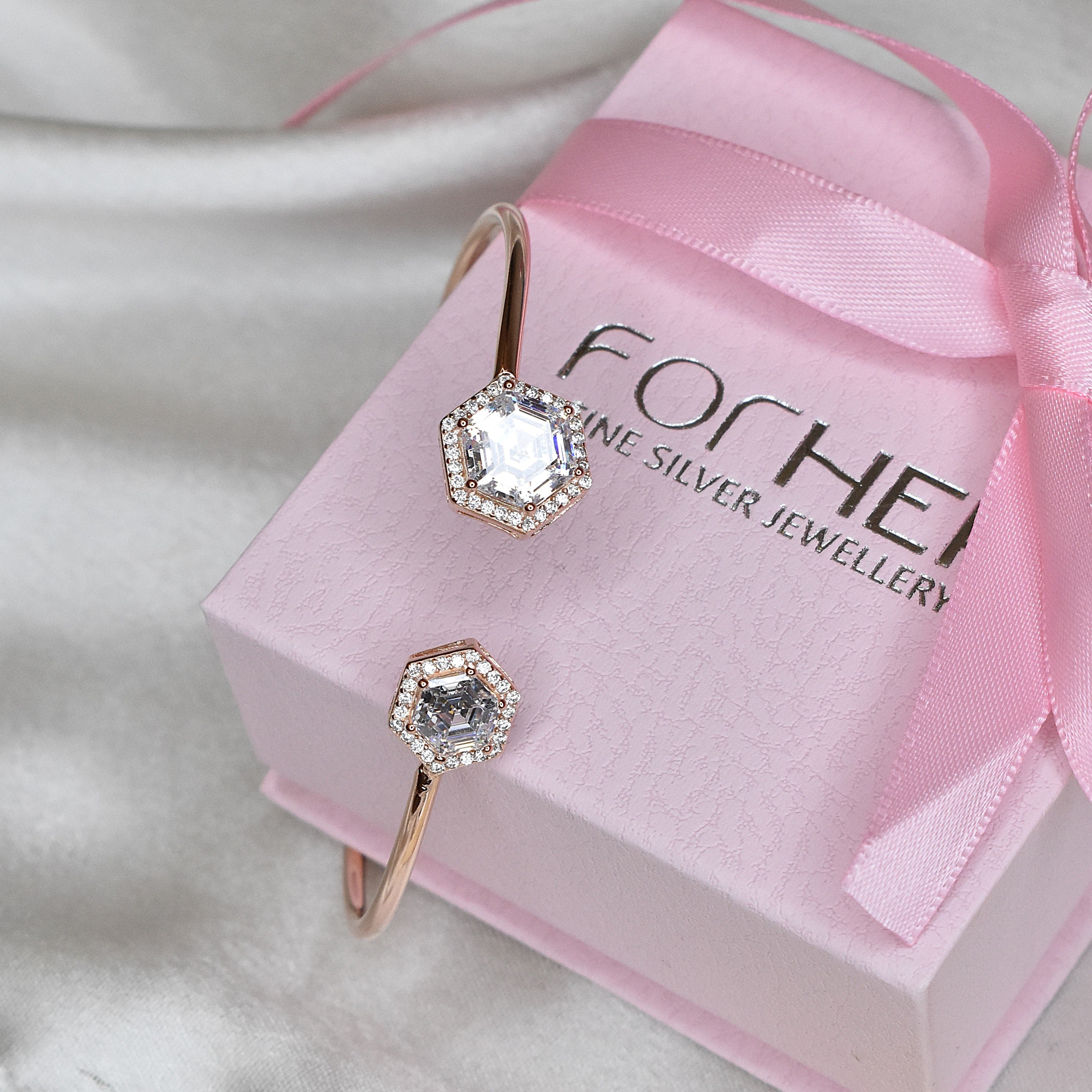 Solitaire Kada Bracelet