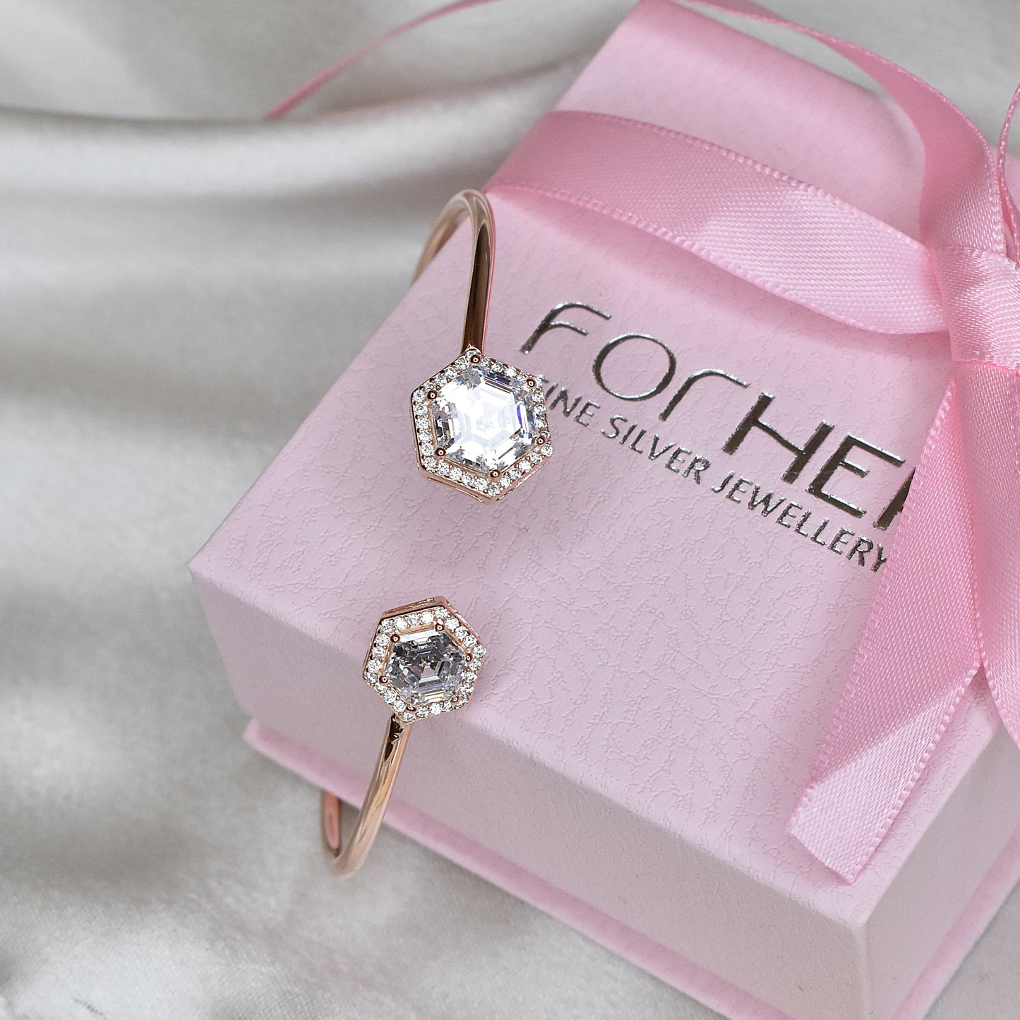 Solitaire Kada Bracelet