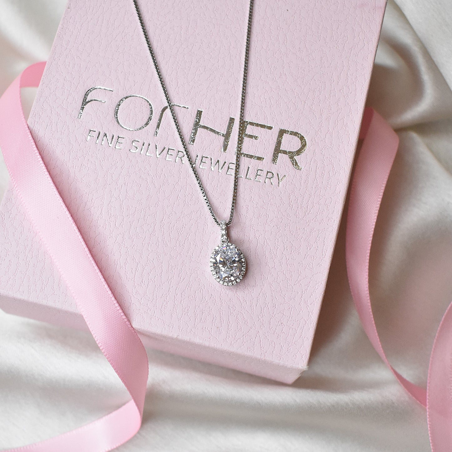 Oval Solitaire Pendant Chain
