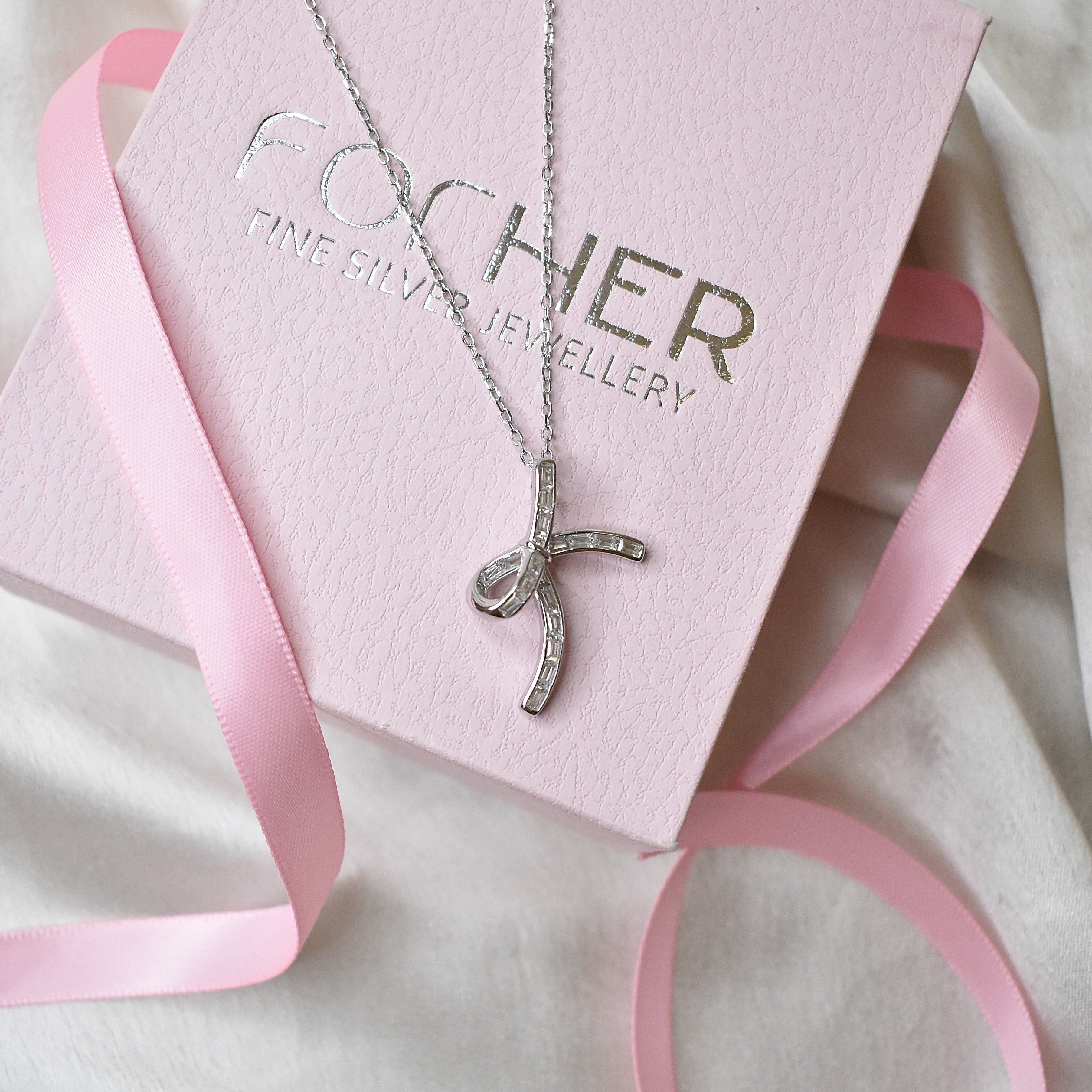Coquette Pendant Chain