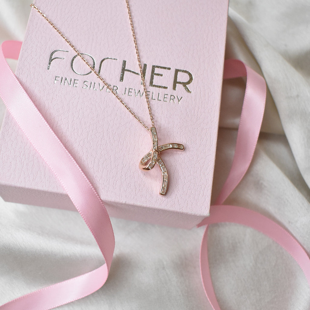 Coquette Pendant Chain