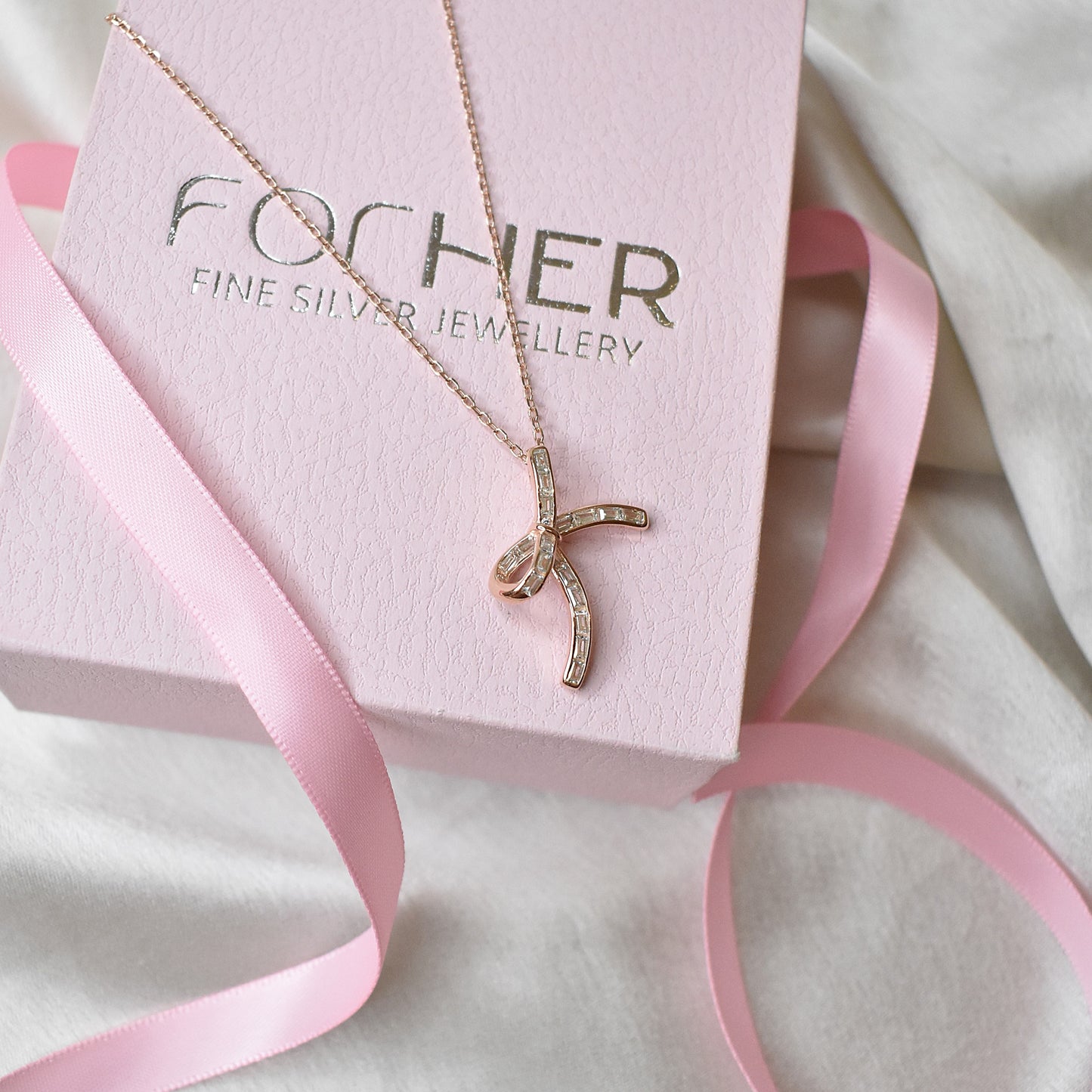 Coquette Pendant Chain