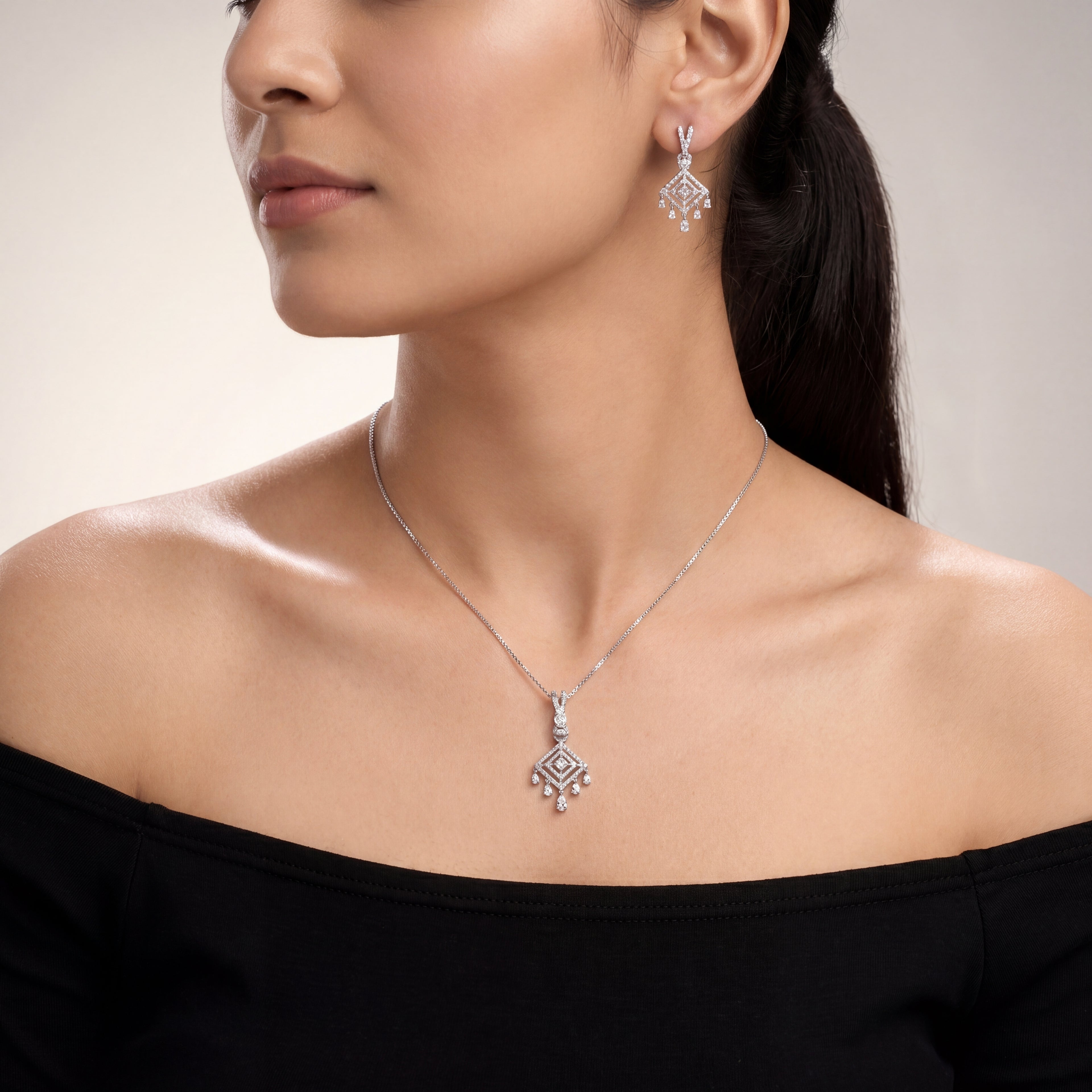 Nia Dazzling Pendant Set