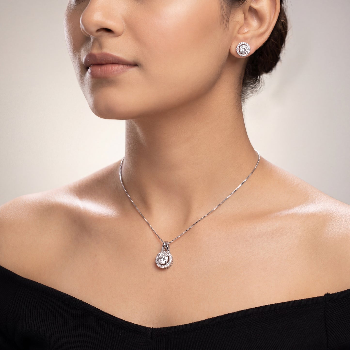 Eternal NIA Pendant Set