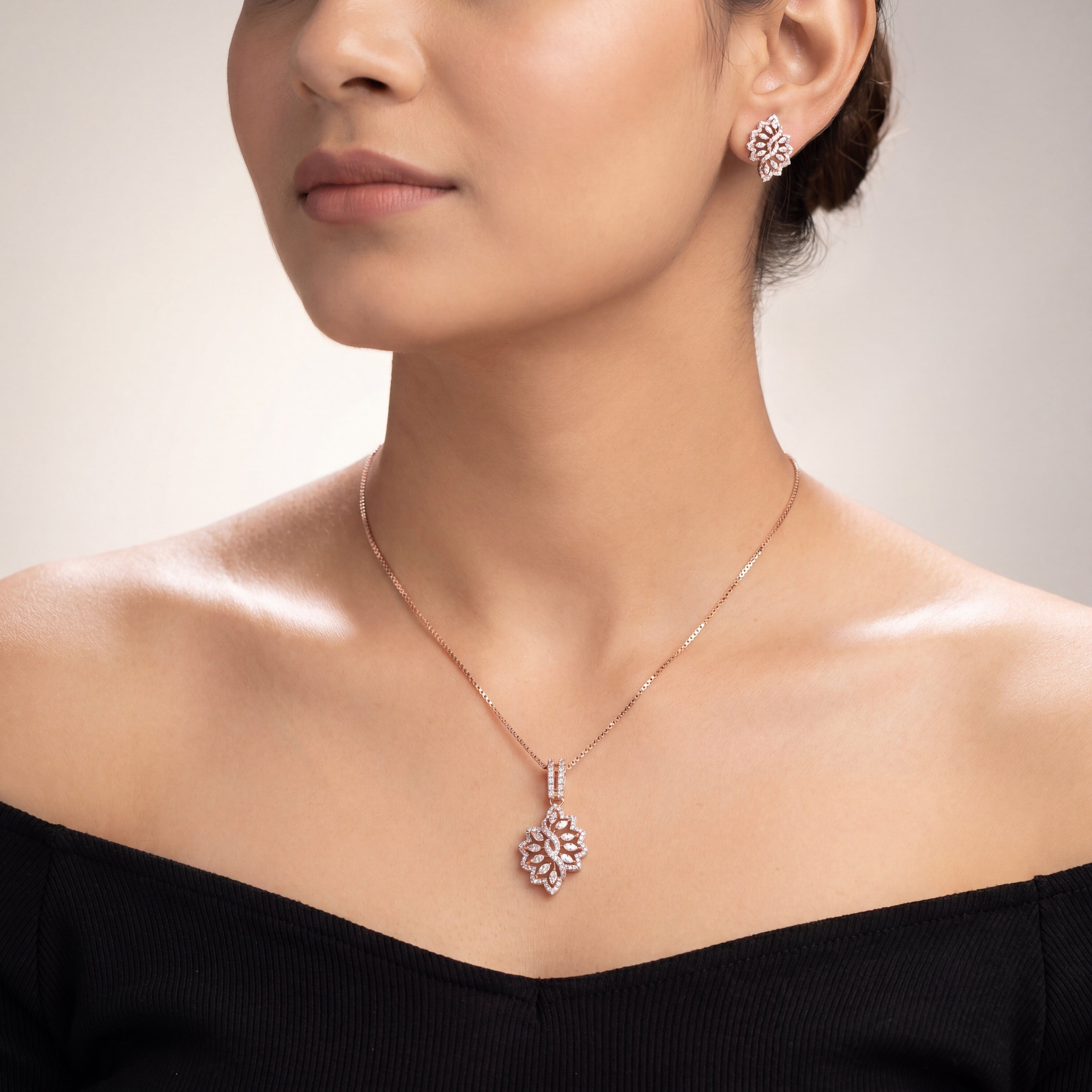 NIA Stellar Shine Pendant Set