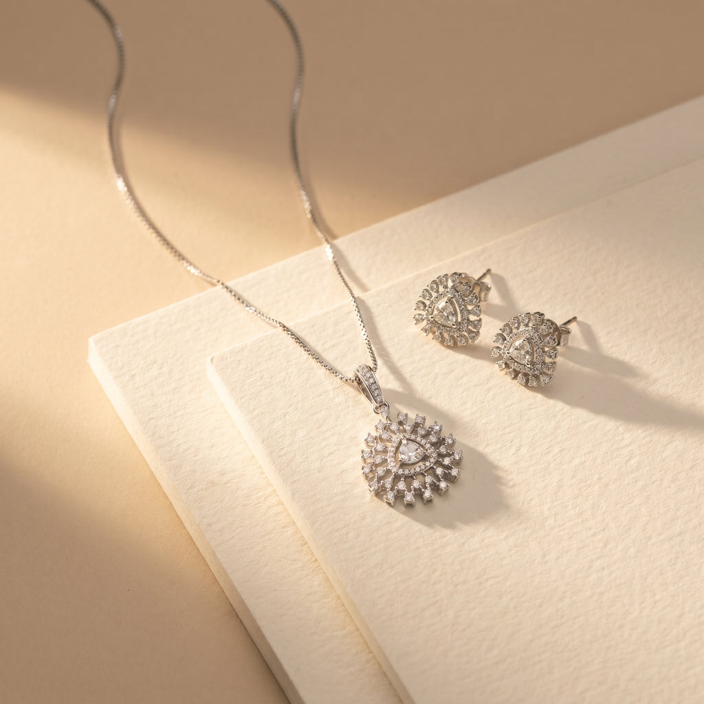 NIA Small Triangle Pendant Set