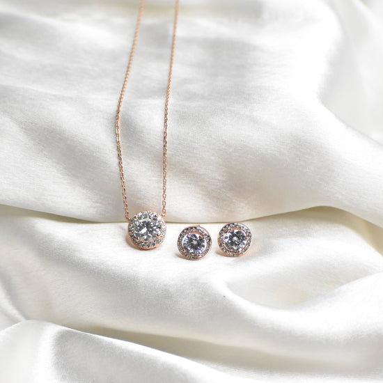 Solitaire Glow Pendant Set