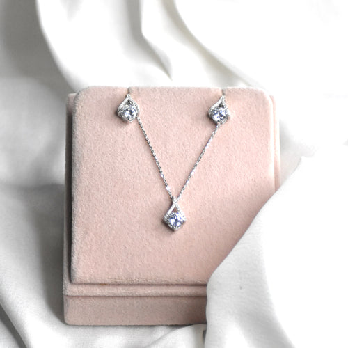 Aura Shaped Silver Pendant Set