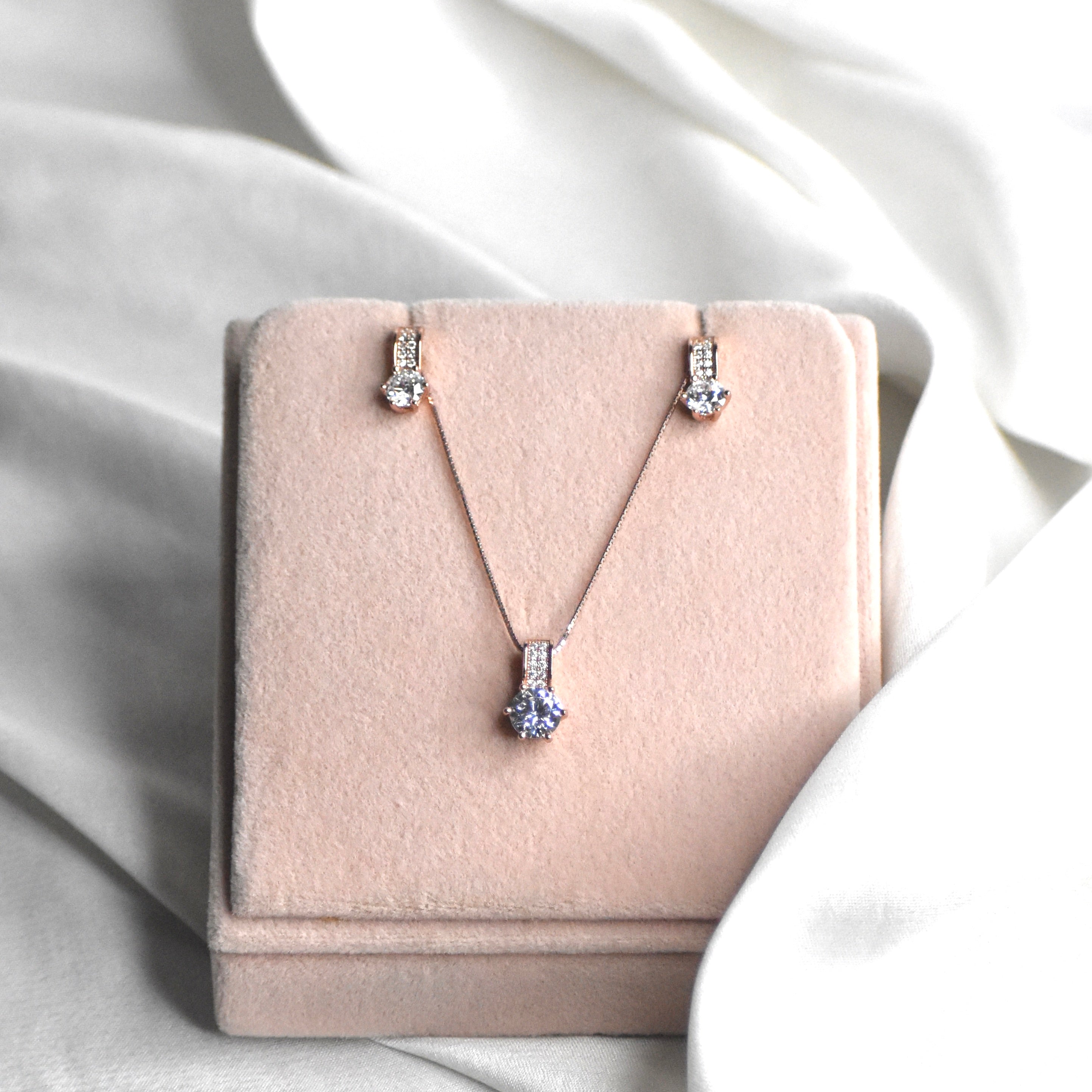 Lustruous Aura RoseGold Pendant Set