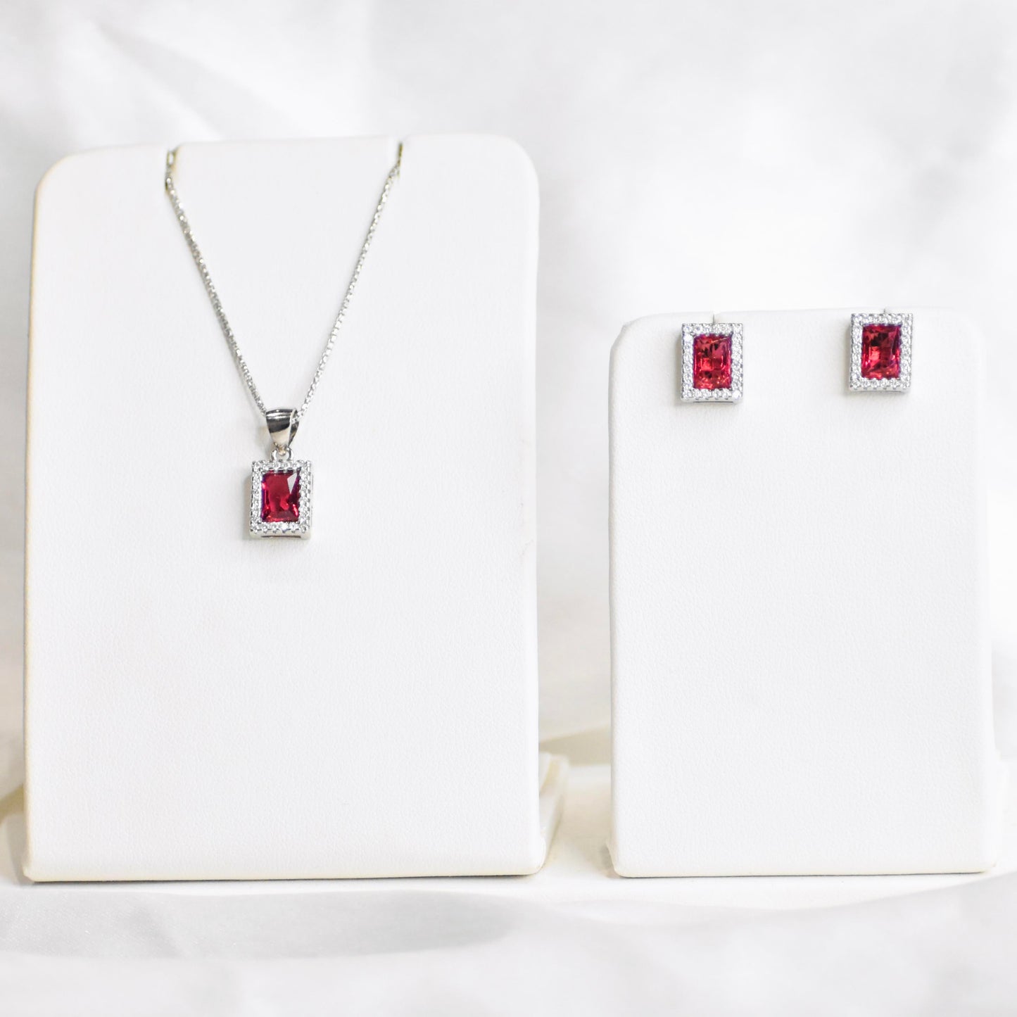 Dreamy Red Rectangular Silver Pendant Set