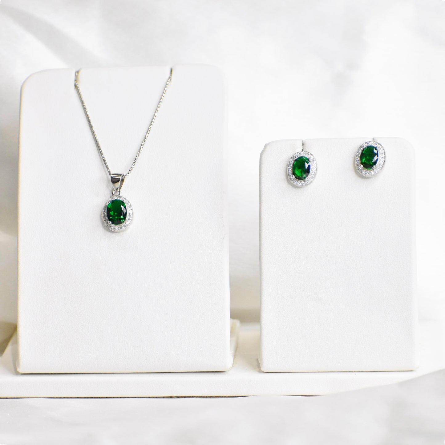 Dense Green Oval Silver Pendant Set