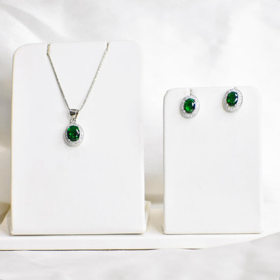 Dense Green Oval Silver Pendant Set