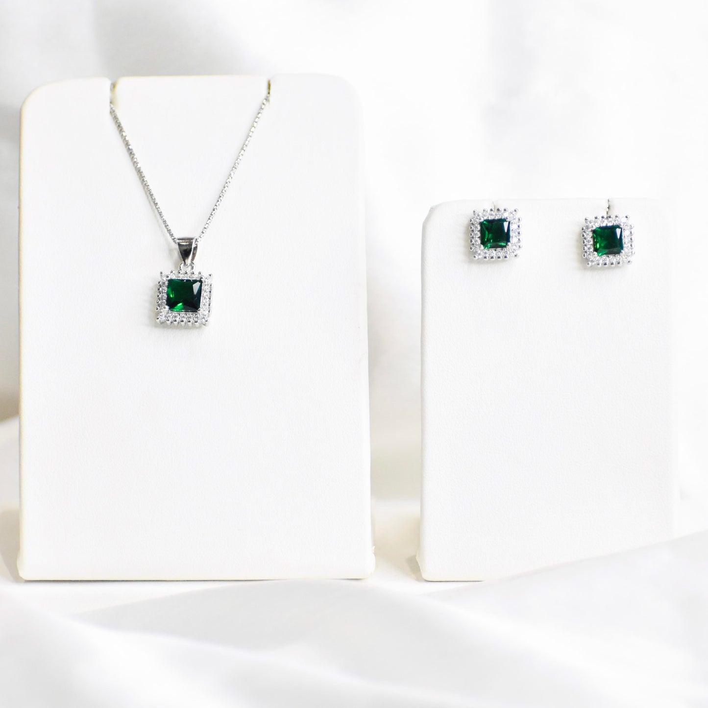 Dense Green Silver Pendant Set