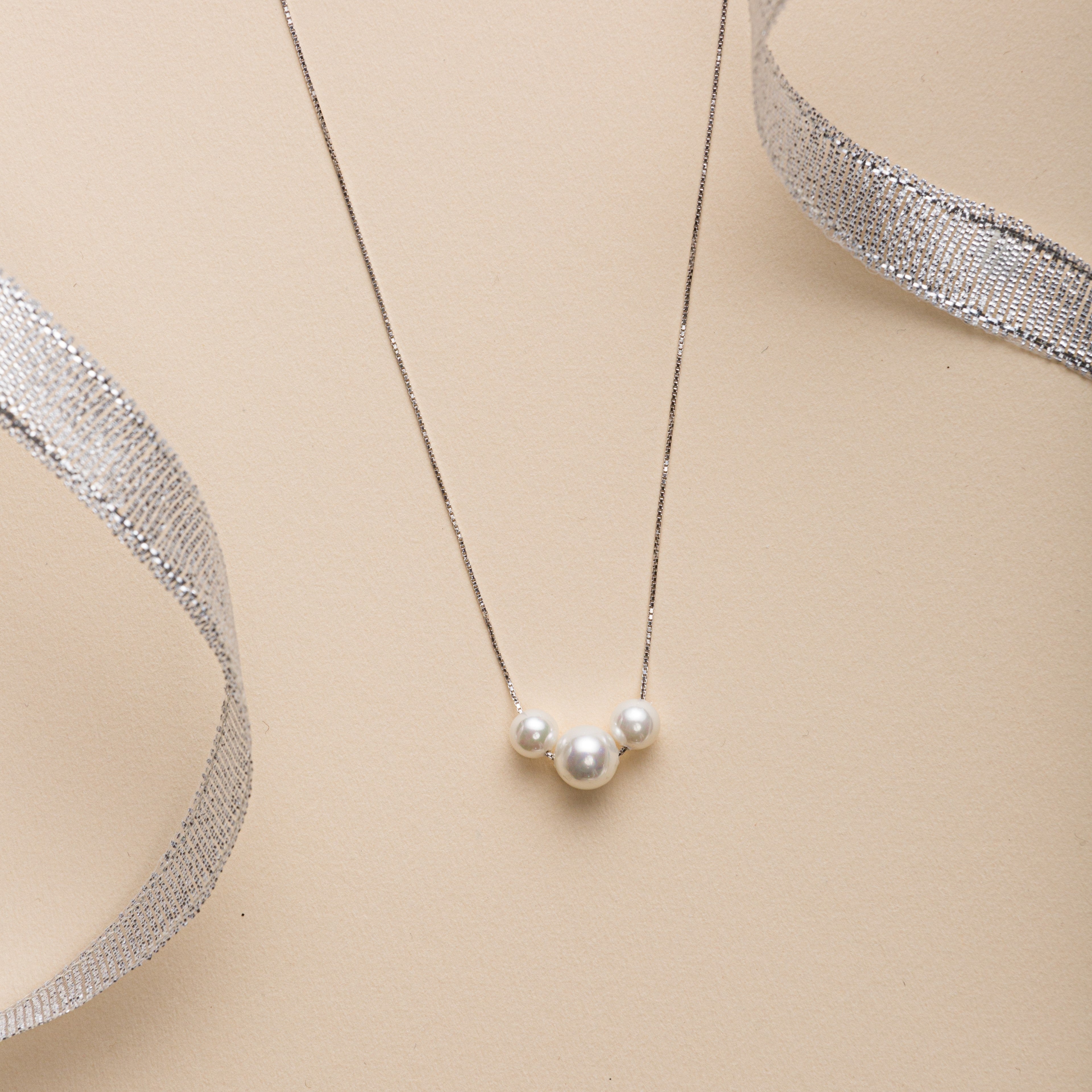 Hanging Pearls with Chain