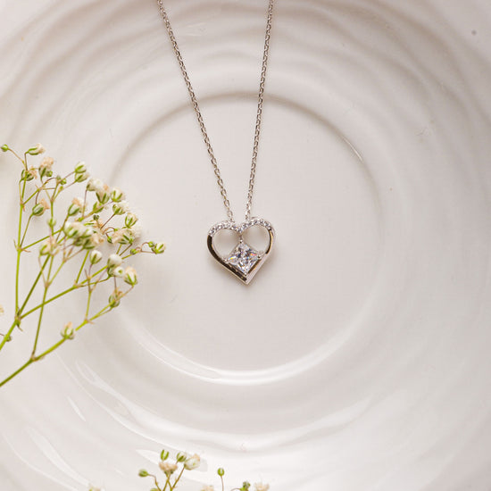 Solitaire In Heart Sterling Silver Pendant Chain