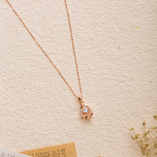 Charming Rosegold Pendant with Chain