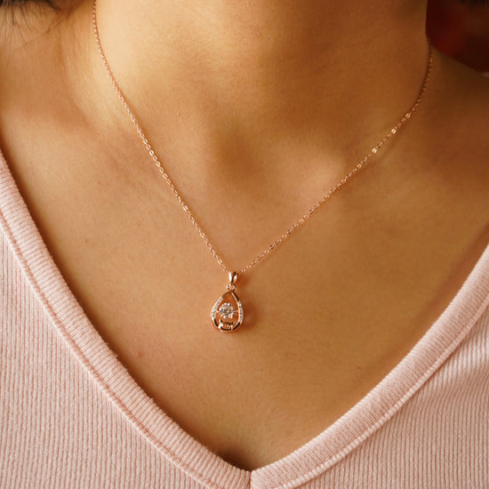 Charming Rosegold Pendant with Chain