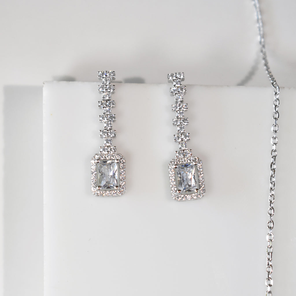 Magnificent Silver Necklace with Earrings