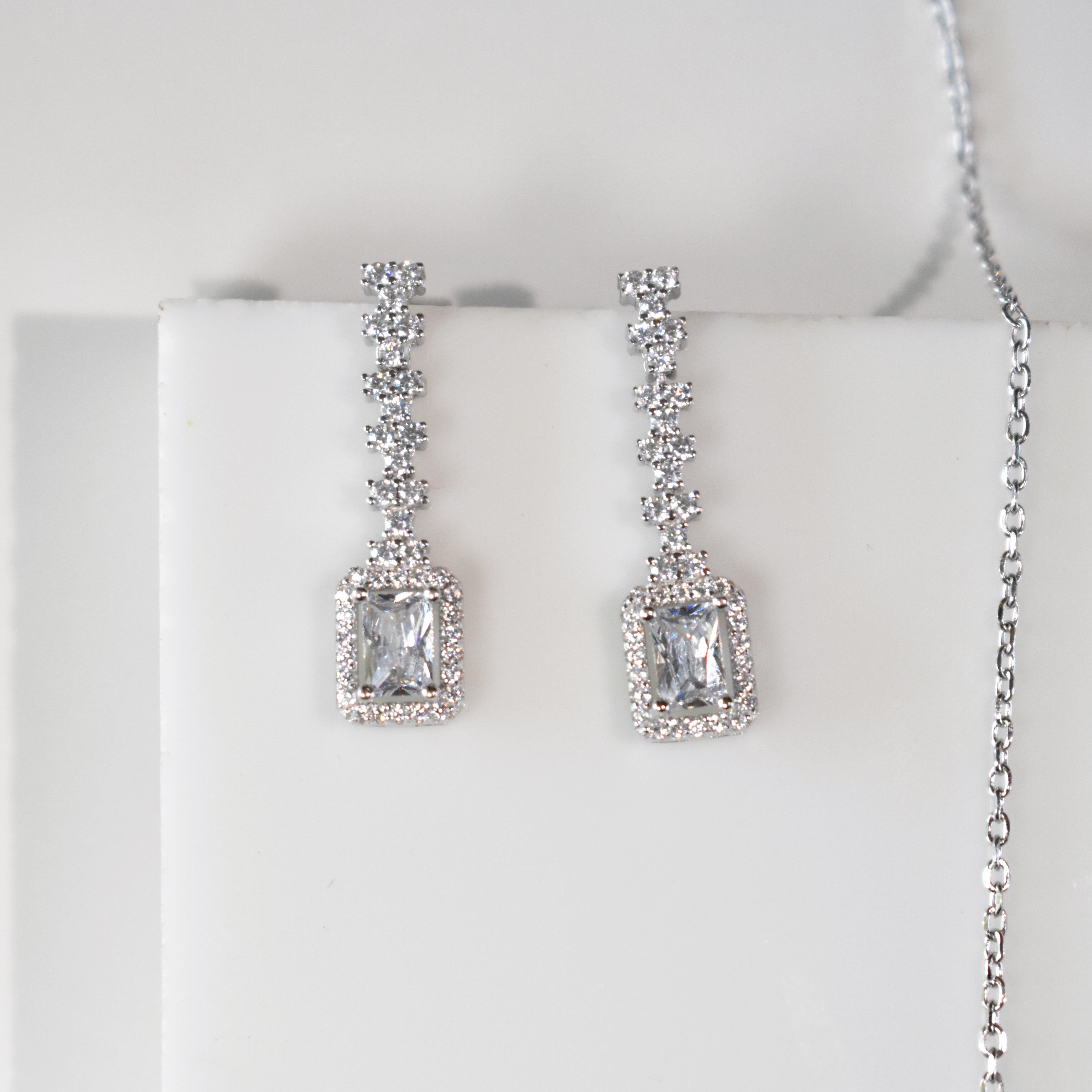 Magnificent Silver Necklace with Earrings