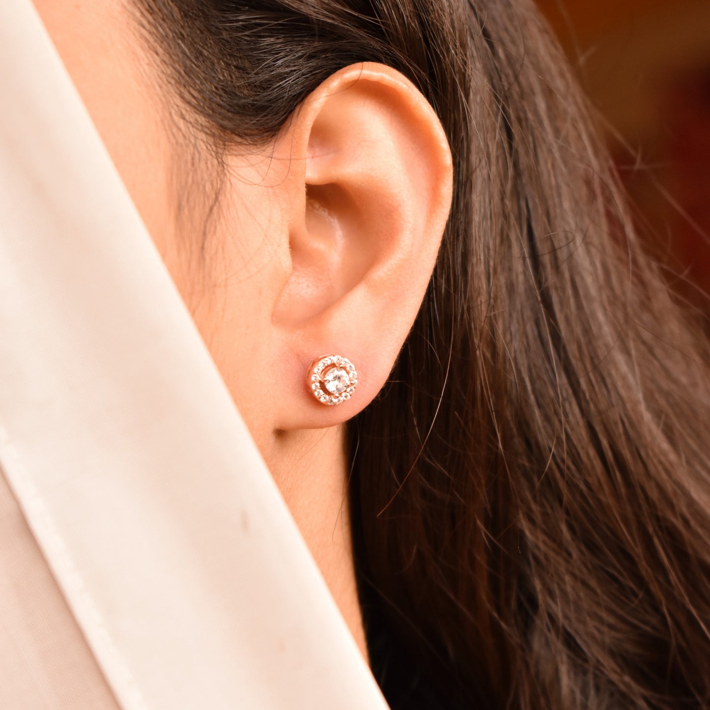 Encircling Rosegold Solitaire Earring