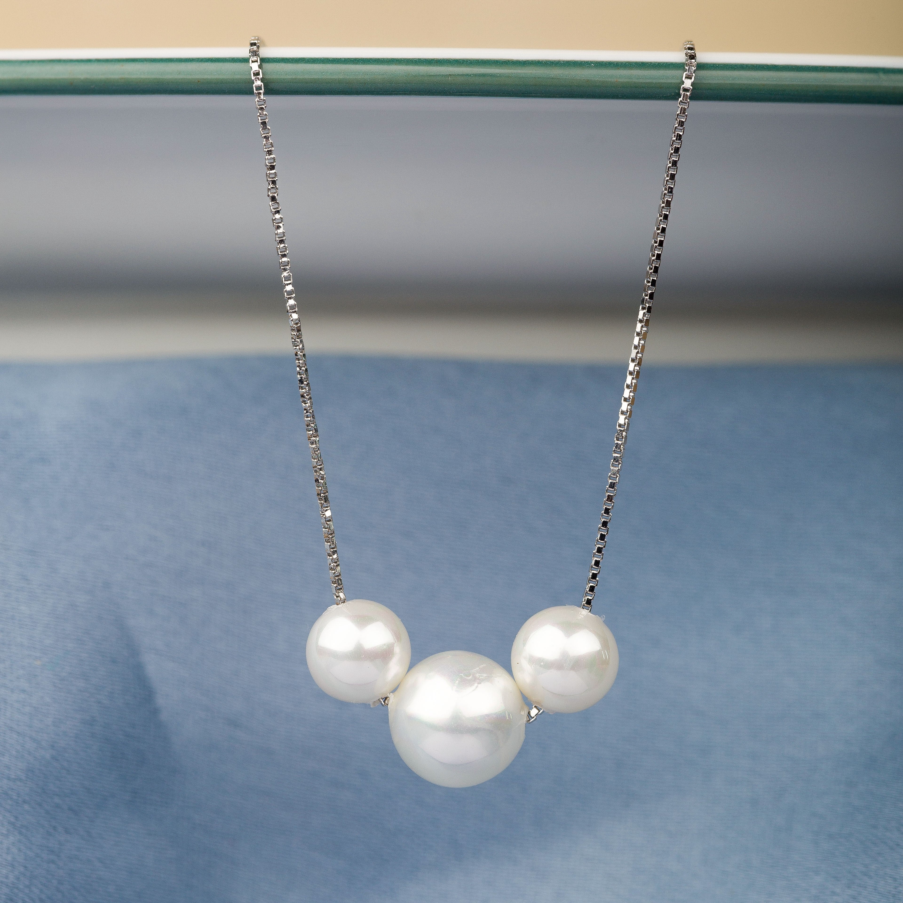 Hanging Pearls with Chain
