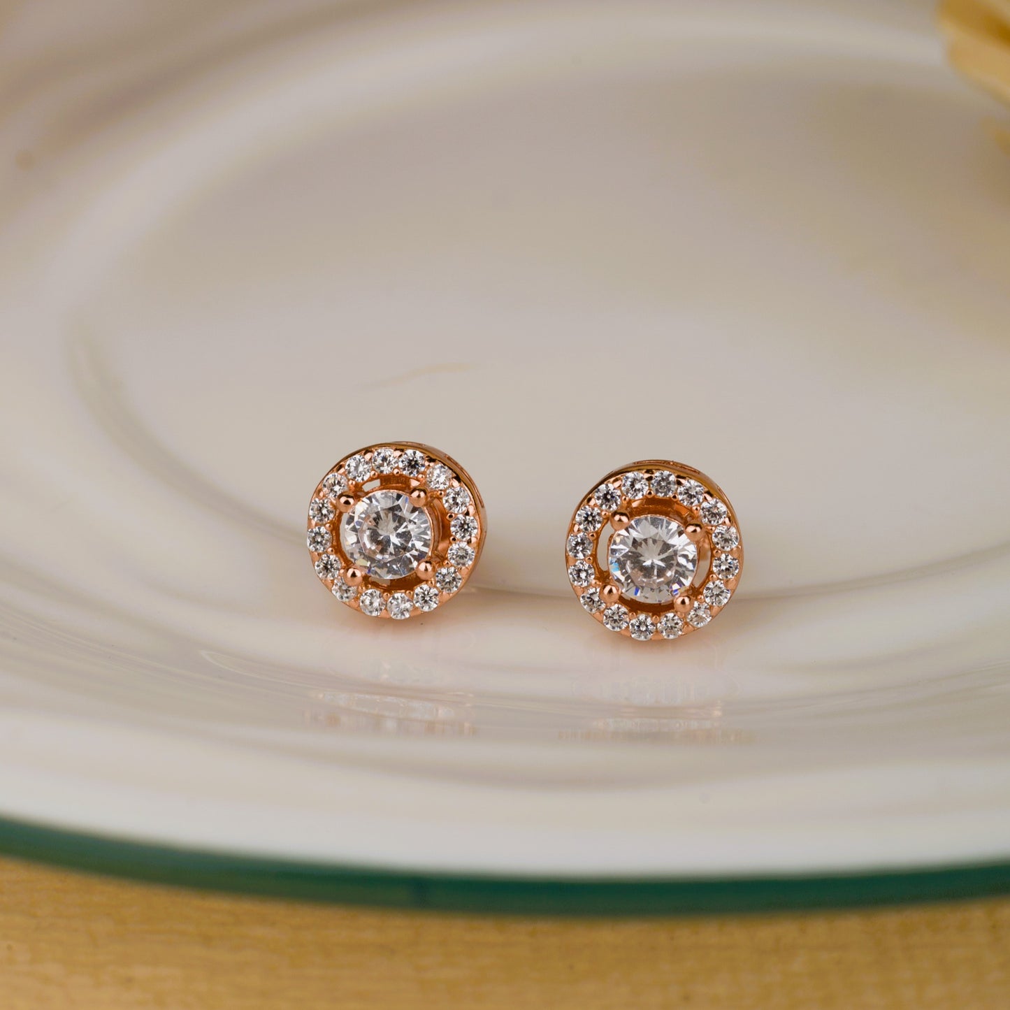 Encircling Rosegold Solitaire Earring